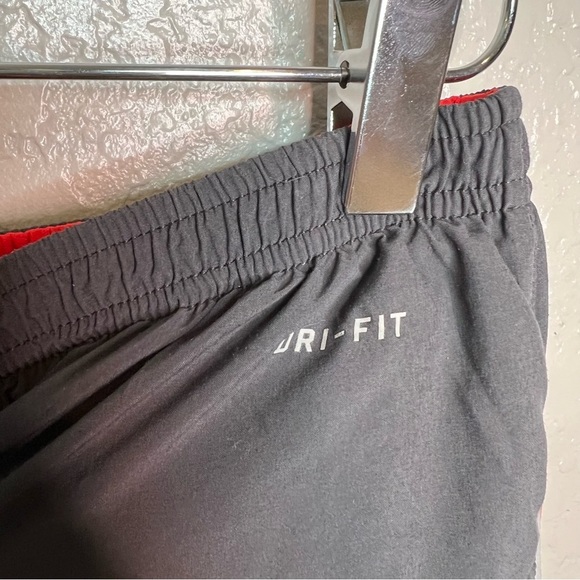 Nike Men’s Dri-Fit Shorts Gray and Red - Picture 4 of 9